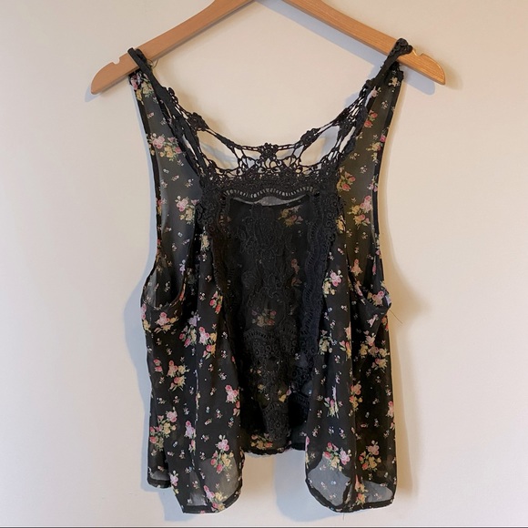 Iris Basic floral crochet lace sleeveless tank blouse - Large - Picture 2 of 13